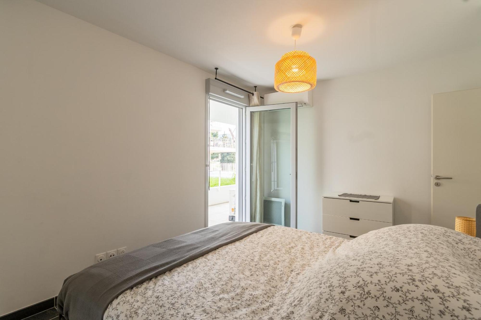 70 M2 Climatise Avec Balcon Et Parking Appartement *