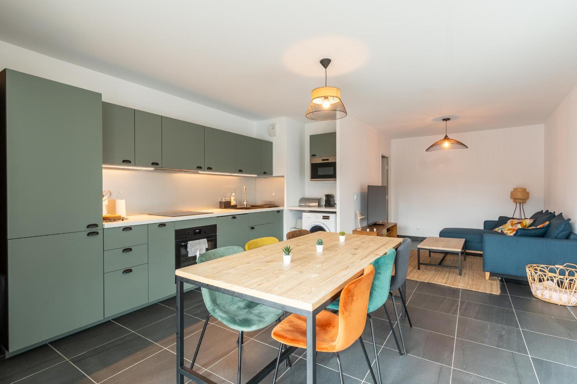 Appartement 70 M2 Climatise Avec Balcon Et Parking *