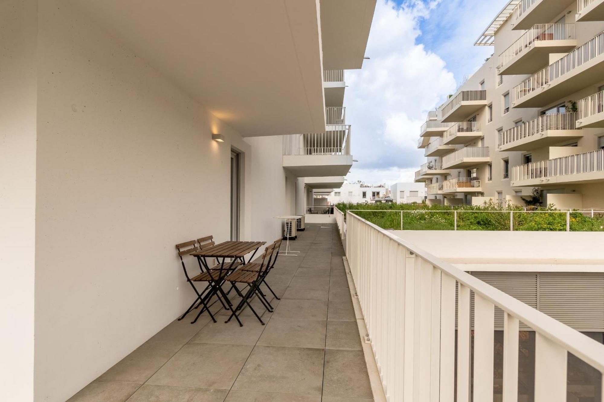 70 M2 Climatise Avec Balcon Et Parking Appartement